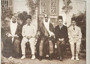 بعد أول زيارة له خارج الخليج .. شاهد: صورة نادرة للملك سعود في زيارته لمصر قبل 95 عاماً