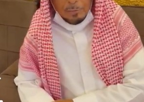 الشيخ أحمد عرار النعمي يوجه الشكر لـ”أعضاء لجنة التنمية بالعالية” بعد زيارتهم له في منزله وتكريمه بهدايا تذكارية