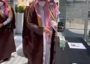 بالفيديو: موظف استقبال يطلب من أمير الجوف إبراز حالته في تطبيق توكلنا .. شاهد: رد فعل الأمير!