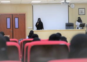 كلية التمريض بجامعة الحدود الشمالية تقييم ورشة عمل  وبرنامج تعريفي لطالبات الإمتياز بمستشفى النساء والولادة