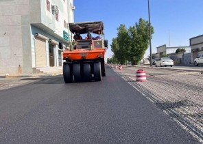 بمجموع أطوال 1300 متر.. بلدية دومة الجندل تواصل أعمال السفلتة في المحافظة