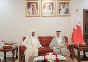 وزير الشؤون الإسلامية يجتمع برئيس المجلس الأعلى للشئون الإسلامية بالبحرين