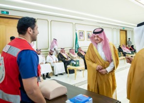 أمير الشرقية يدشن عدد من مشاريع الهلال الأحمر السعودي