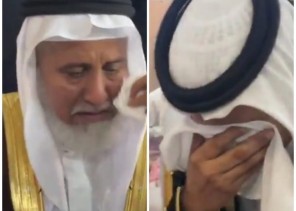 بالفيديو: الدكتور “بدر بن ربيعان الجريشي” يتفاجأ بحضور معلمه في زواجه رغم كبر عمره ومرضه .. شاهد: ردة فعله