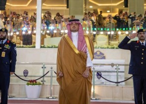 الأمير عبدالعزيز بن سعود يرعى حفل تخريج الدورة 65 من طلبة بكالوريوس العلوم الأمنية والدورة التأهيلية 53 للضباط الجامعيين وطلبة البرنامج الأكاديمي الأمني للابتعاث الخارجي