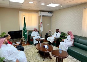 مدير الهلال الأحمر بالجوف يستقبل مدير شركة الاتصالات السعودية بالمنطقة