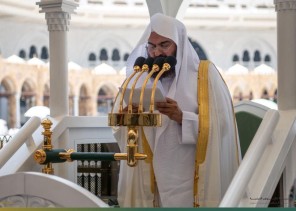 السديس في خطبة الجمعة بالمسجد الحرام : الإسلام نهى عن التوسل بالأموات والأولياء والتمسح بالقبور والمحدثات