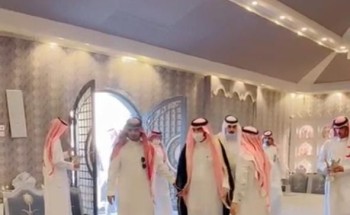 محافظ محافظة الحائط ووكيل المحافظة يقدمان واجب العزاء للشيخ “فرحان بن خزيم” في وفاة زوجته