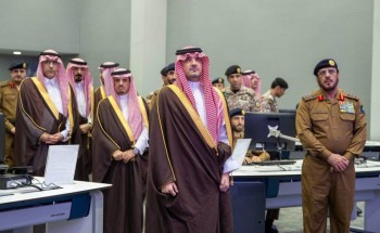 الأمير عبدالعزيز بن سعود يتابع سير العمل في مركز القيادة والتحكم التابع للدفاع المدني بمشعر منى