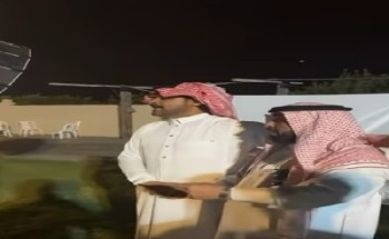 الشاعر “علي محمد حلوش” يلقي قصيدة شعرية في معلمه “إبراهيم النعمي” بمناسبة اليوم العالمي للمعلم