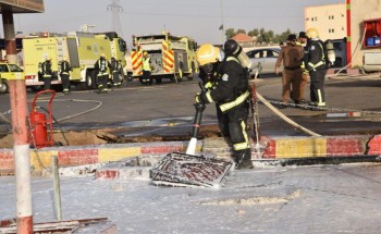 بالفيديو والصور.. الدفاع المدني يسيطر على حريق اندلع بخزان وقود في سكاكا