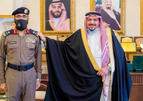 أمير القصيم يقلد مدير الدفاع المدني بالمنطقة رتبته الجديدة