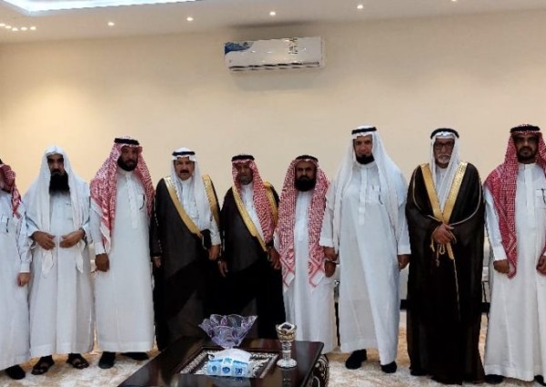 الدكتور “بقيش الشعباني” يستضيف شيخ قبيلة بني رشيد الشيخ “سالم بن سرور بن سمره ” وعدد من الوجهاء والشعراء في ديوانه العامر بـ”الخرج”