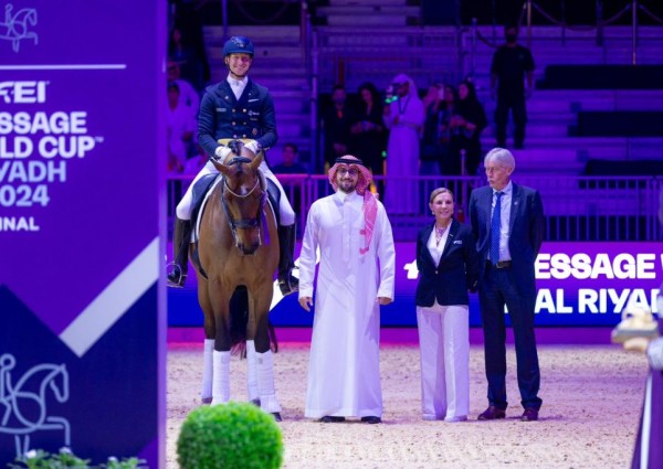 إيكيرمان وشارلوت .. أبطال افتتاح كأس العالم لقفز الحواجز والترويض