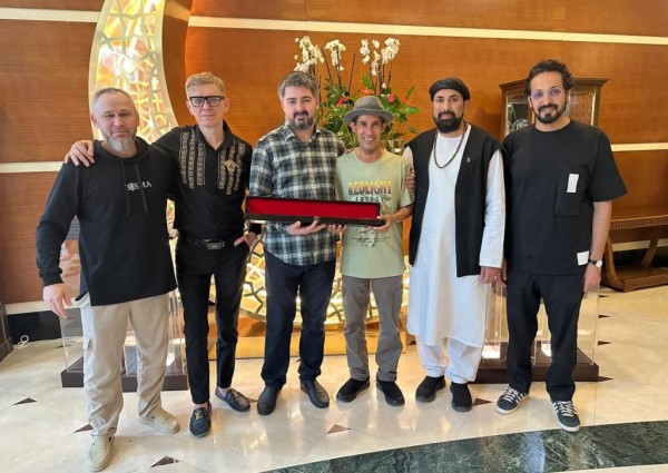 منتدى البريكس الدولي يكرم الفنان السعودي الضامن في غروزني