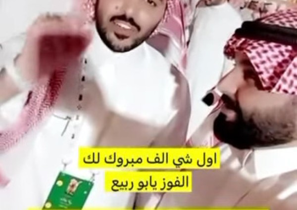 شاهد.. غازي الذيابي يهدي الفوز بالمركز الأول في جادة الإبل بالطائف لقبيلة بني رشيد