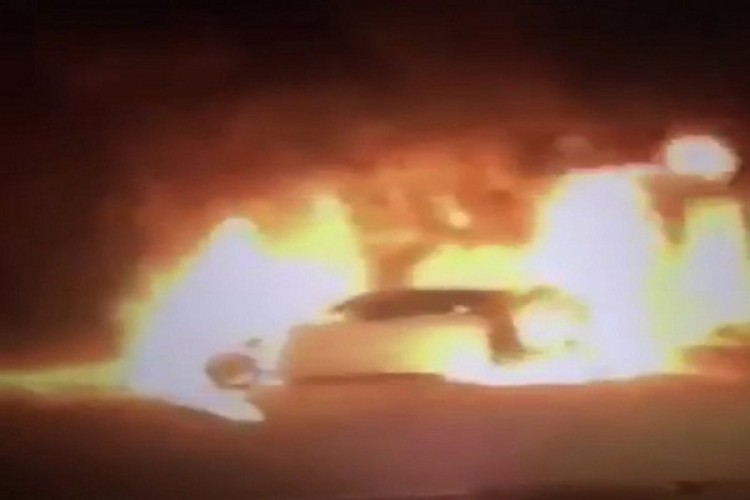 شرطة مكة تلقي القبض على مواطن أشعل النار في عدد من المركبات في مكة