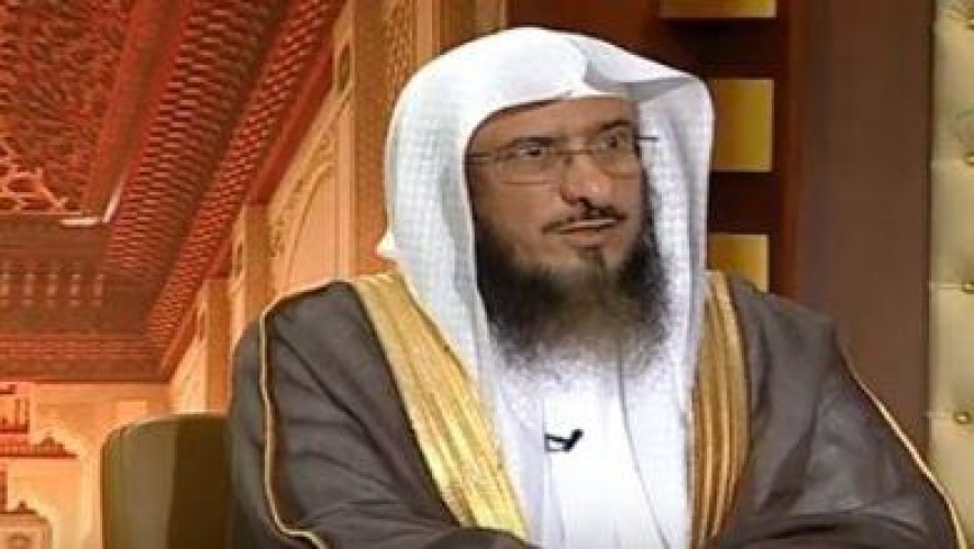 بالفيديو: حكم الصلاة التي أداها الشخص واكتشف بعدها وجود نجاسة في ثيابه .. الماجد يجيب!