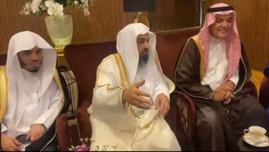 بالفيديو.. وكيل “الشؤون الإسلامية” يعلن بتكفل الوزير “آل الشيخ” بجائزة مالية لطفلة تايلندية معاقة مشاركة في مسابقة السنة النبوية