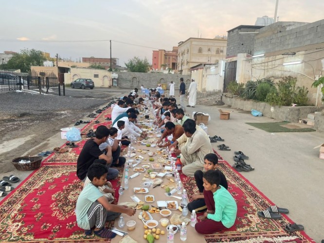 أهالي قرية الطرشية يقيمون إفطار جماعي