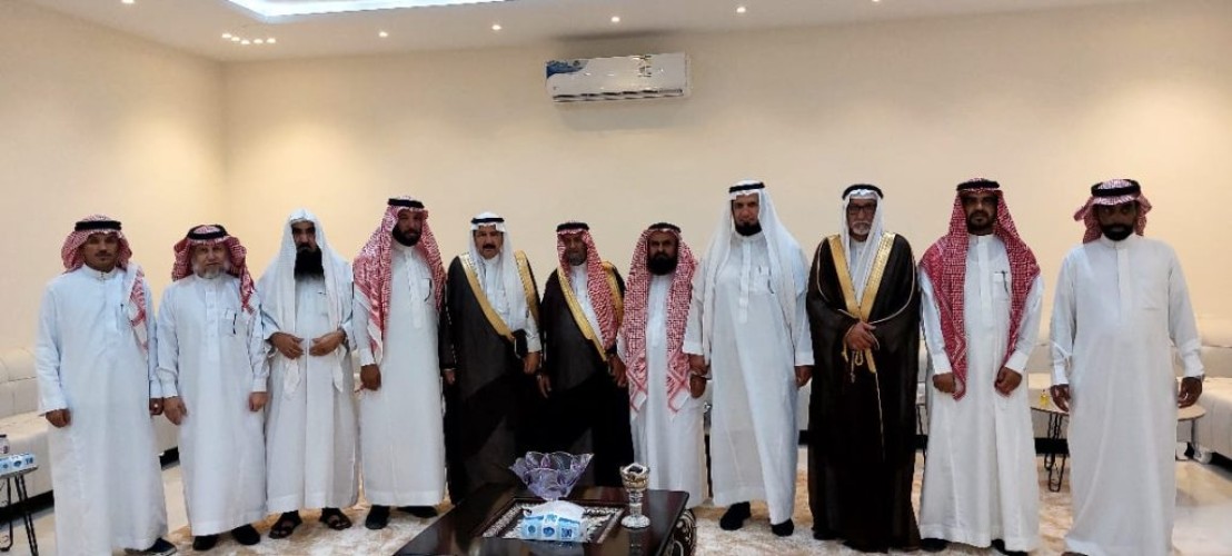 الدكتور “بقيش الشعباني” يستضيف شيخ قبيلة بني رشيد الشيخ “سالم بن سرور بن سمره ” وعدد من الوجهاء والشعراء في ديوانه العامر بـ”الخرج”