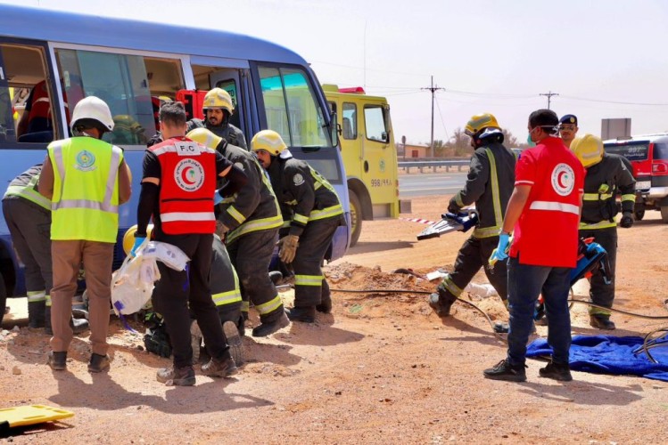 استعدادً لموسم حج هذا العام 1445 هـ .. الهلال الأحمر بتبوك ينفذ فرضية إنقلاب باص متعدد الإصابات ،