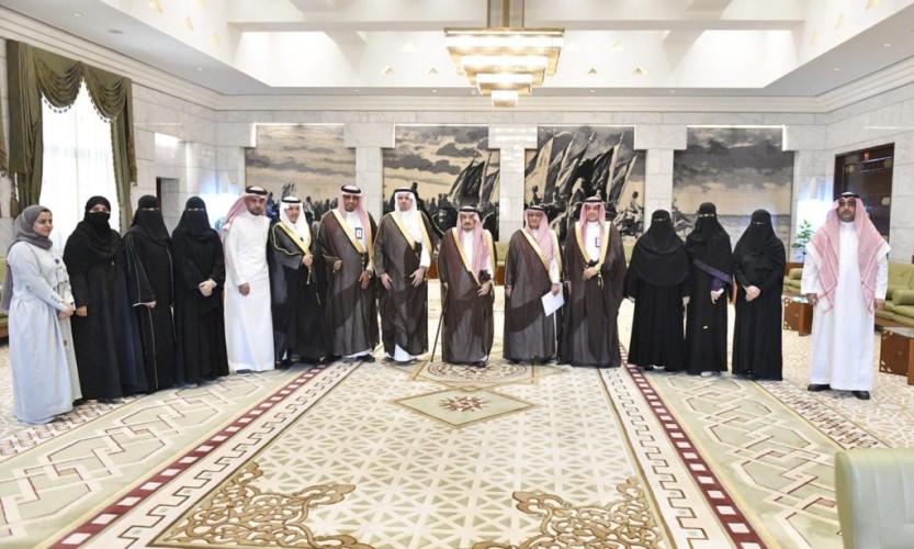 أمير منطقة الرياض يستقبل الأمين العام لجائزة الأمير فيصل بن بندر بن عبدالعزيز للتميز والإبداع
