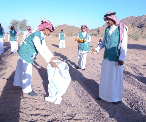 مبادرة لتنظيف منتزه حائل بمناسبة “اليوم العالمي للتنظيف”