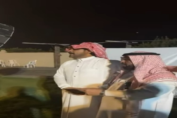 الشاعر “علي محمد حلوش” يلقي قصيدة شعرية في معلمه “إبراهيم النعمي” بمناسبة اليوم العالمي للمعلم