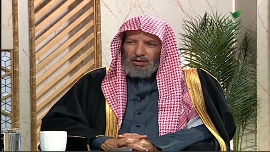 ما حكم لبس الرجال لـ”الأساور” الشبيهة بالساعات؟ .. الدكتور “سعد الشثري” يجيب!